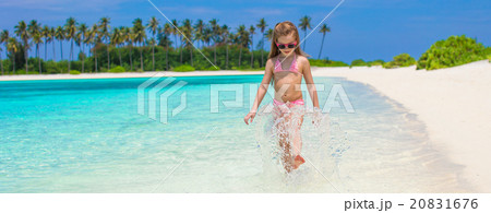 Adorable little girl at beach during summer 20831676