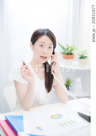 ビジネスフォン　女性 20831677