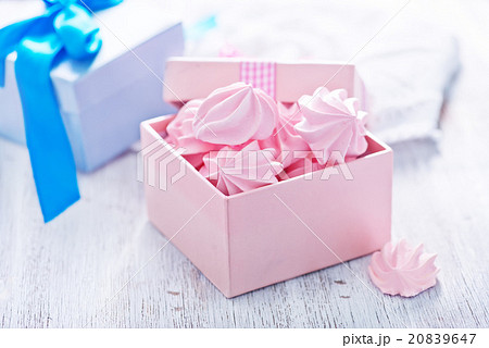 mini meringues mini meringues 20839647