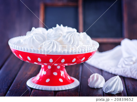 mini meringues 20839652