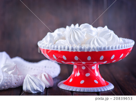 mini meringues mini meringues 20839653
