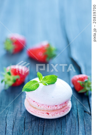 strawberry macaroons strawberry macaroons 20839700