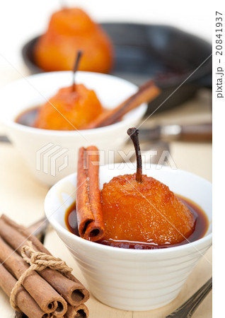 poached pears delicious home made recipe poached pears delicious home made recipe 20841937