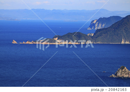 長門市　千畳敷　冬の日本海と草原 20842163