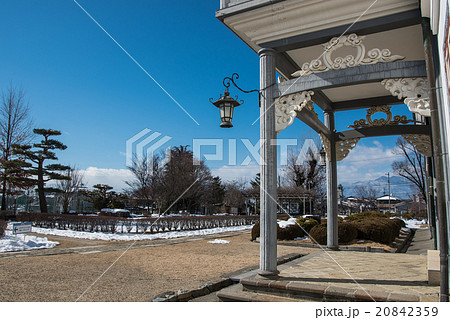 旧開智学校　冬の朝　車寄せ 20842359