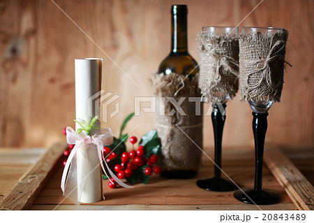 wine glasses invitation wooden background 20843489