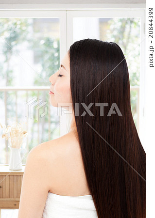 髪の綺麗な女性の写真素材