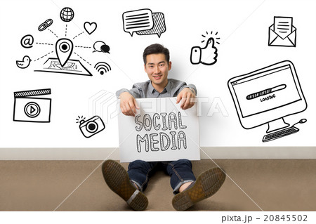 Young businessman present social media  20845502