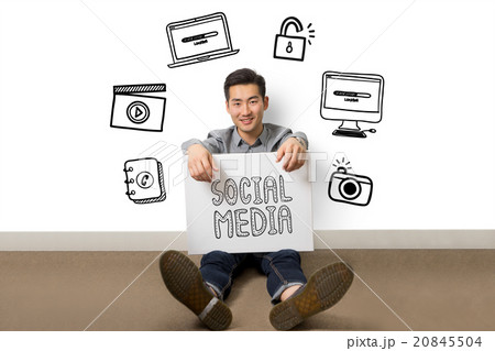 Young businessman present social media  20845504