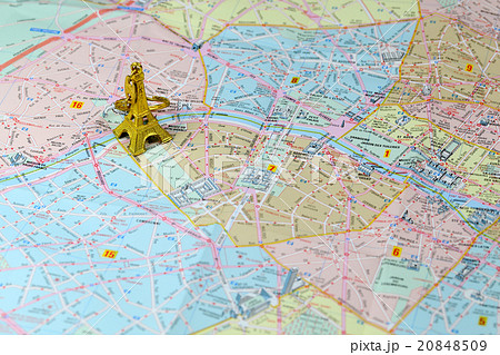 パリの地図とエッフェル塔 Paris Map And Tour Eiffelの写真素材