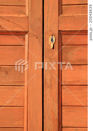 The orange wood door. 20848639