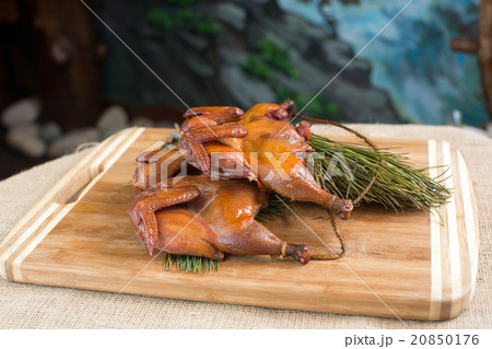 Smoked quail, partridges, chickens on a wooden Smoked quail, partridges, chickens on a wooden 20850176