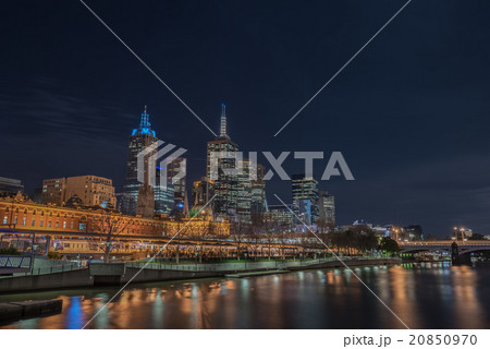 Yarra River and Flinders Street Station   20850970