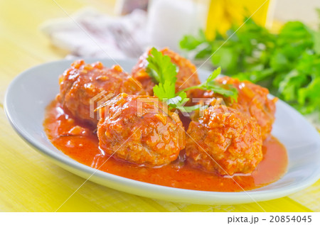 meat ball with tomato sauce 20854045