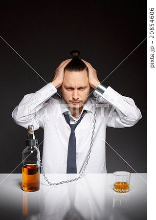 Alcohol dependence in men Alcohol dependence in men 20854606