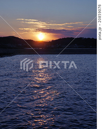 淡路サンセットラインの夕日の写真素材