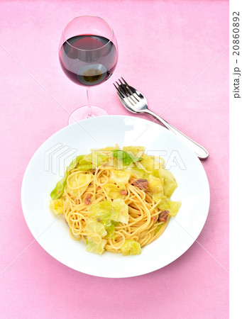 「キャベツとアンチョビのパスタ（スパゲッティ）」イタリアン料理のイメージ。 20860892