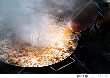 Preparing paella with broth 20863775