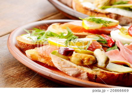 Open sandwiches with salmon, eggs, mussels 20866669