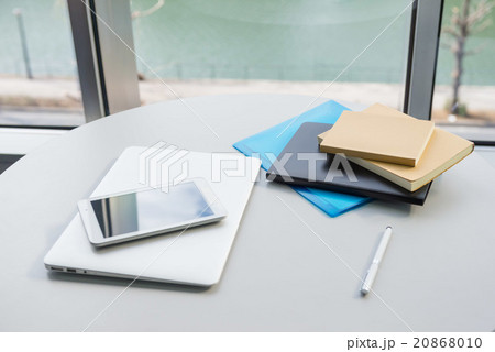 カップ　文庫本　タブレット　ペン　ノートパソコン 20868010