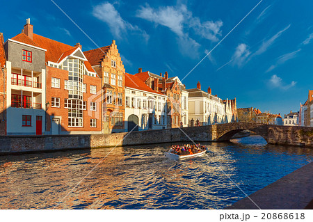 Tourist boat on Bruges canal Spiegelrei, Belgium 20868618