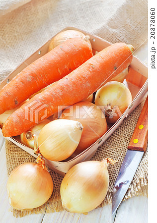 onion and carrot 20878060