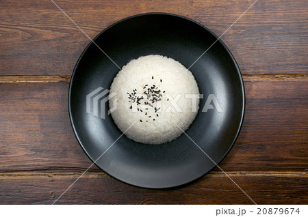 Portion of rice on the plate top view 20879674