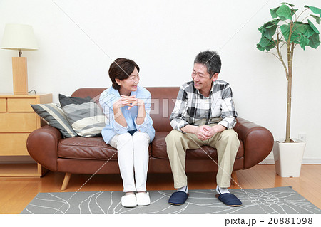 仲良し60代夫婦 20881098