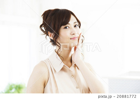 若い女性 20881772