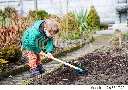 Little boy in spring lanting and gardening Little boy in spring lanting and gardening 20881795