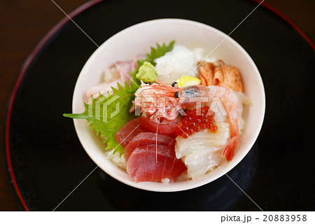 海鮮丼　甘エビ　白エビ　マグロ　イクラ　日本海　サーモン　カニ　イカ 20883958
