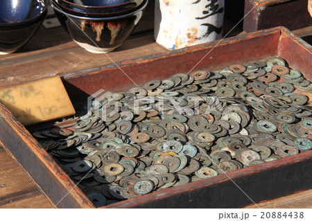 奈良の古美術店で売られている古銭 20884438