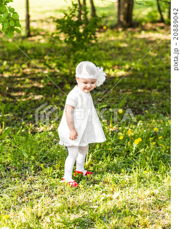 Cute smiling baby girl outdoors 20889042
