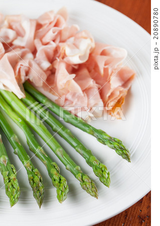 Asparagus and prosciutto 20890780