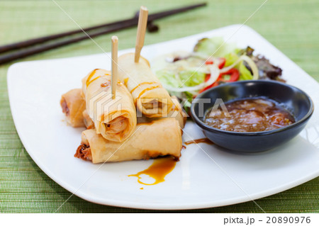 Spring rolls with vegetables, mango chili sauce 20890976