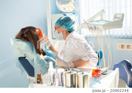 woman dentist at work with patient 20902248