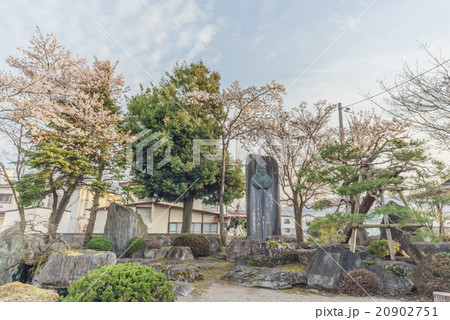 春の米沢城跡の餐霞館跡の風景 春の米沢城跡の餐霞館跡の風景 20902751