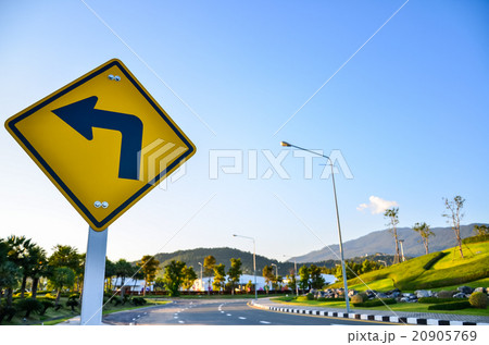 Turn left traffic sign on road 20905769
