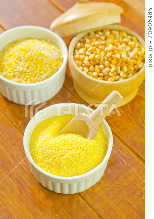 raw polenta 20906985
