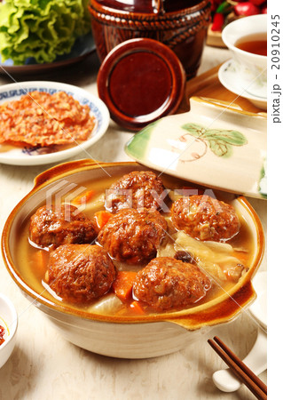 Braised pork balls in soy sauce 20910245