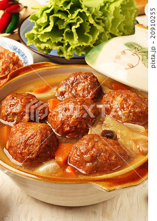 Braised pork balls in soy sauce 20910255