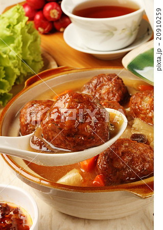 Braised pork balls in soy sauce 20910259