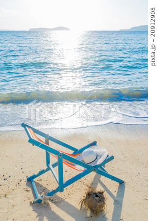 Deck chair at the beach 20912908