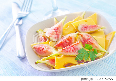 cheese with figs 20915755