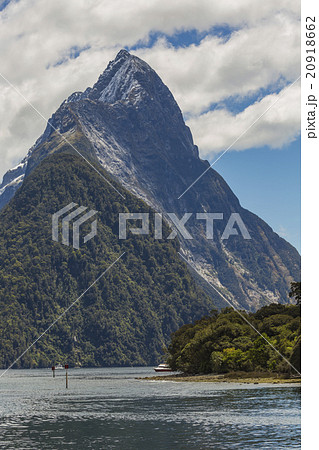 Milford Sound. Fiordland national park,New Zealand 20918662