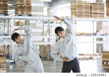 物流　倉庫　働く人々 20918961