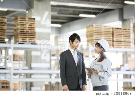 物流　倉庫　働く人々 20918963