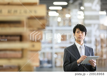 物流 倉庫 働く人々 物流 倉庫 働く人々 20918968