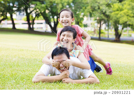 happy father and little girl lying on the grass happy father and little girl lying on the grass 20931221