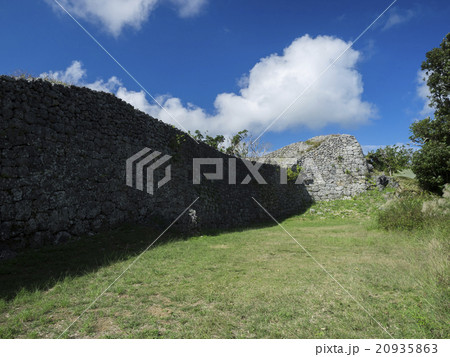 沖縄県南城市玉城糸数の史跡・糸数城跡 20935863